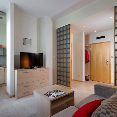 Apartamenty Media Park Warschau Buitenkant foto