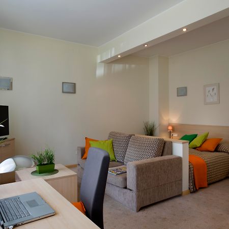Apartamenty Media Park Warschau Buitenkant foto