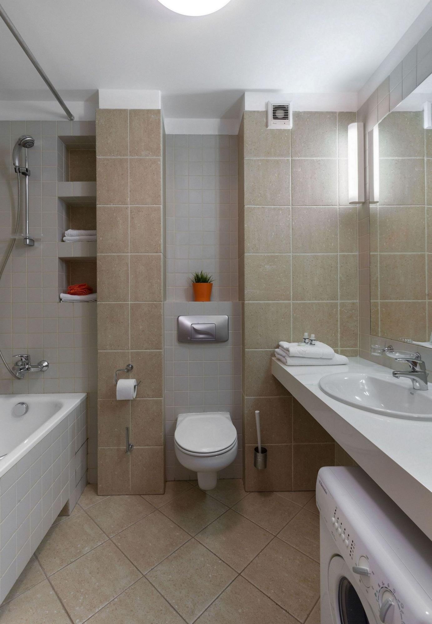 Apartamenty Media Park Warschau Buitenkant foto