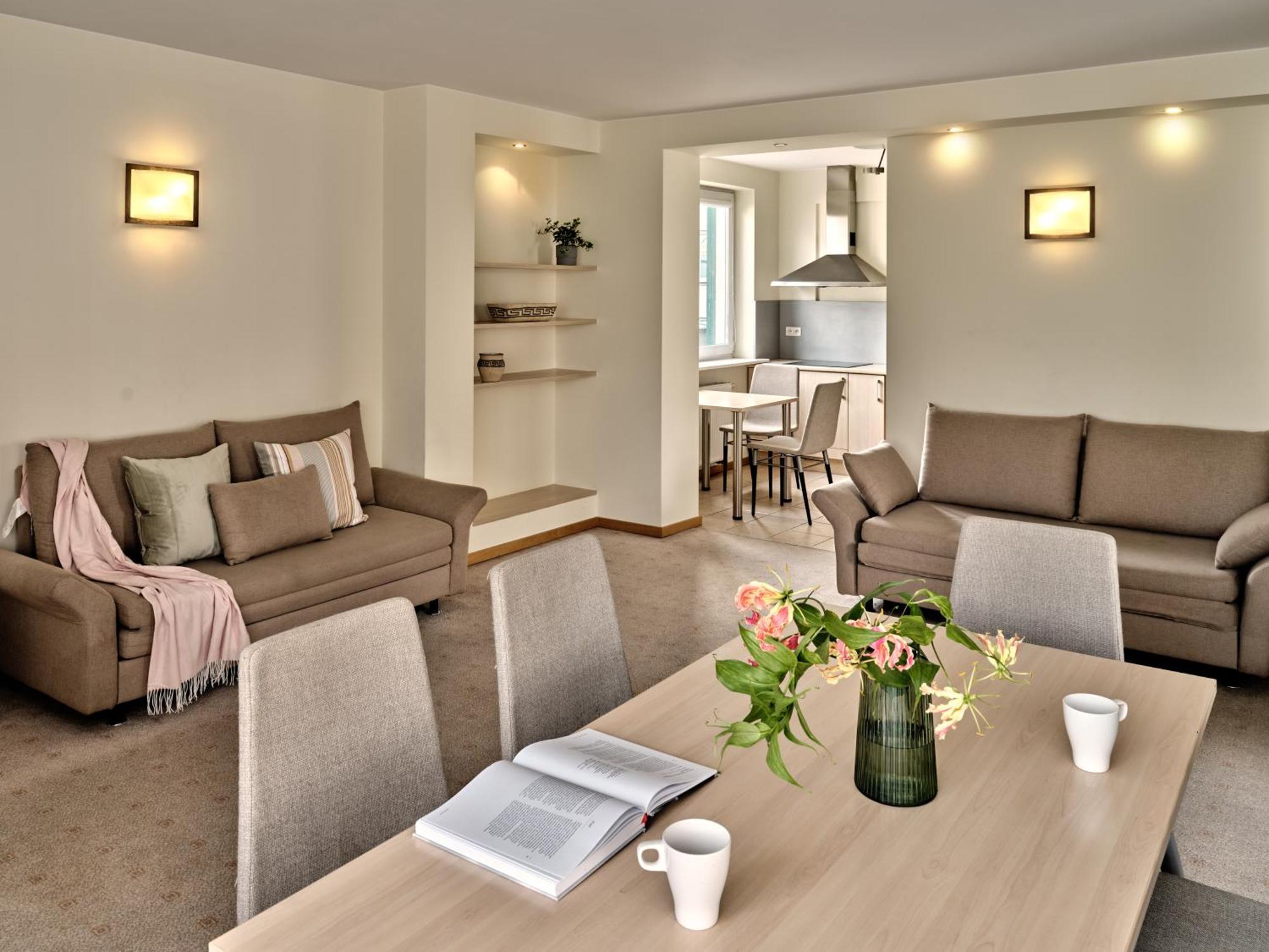Apartamenty Media Park Warschau Buitenkant foto