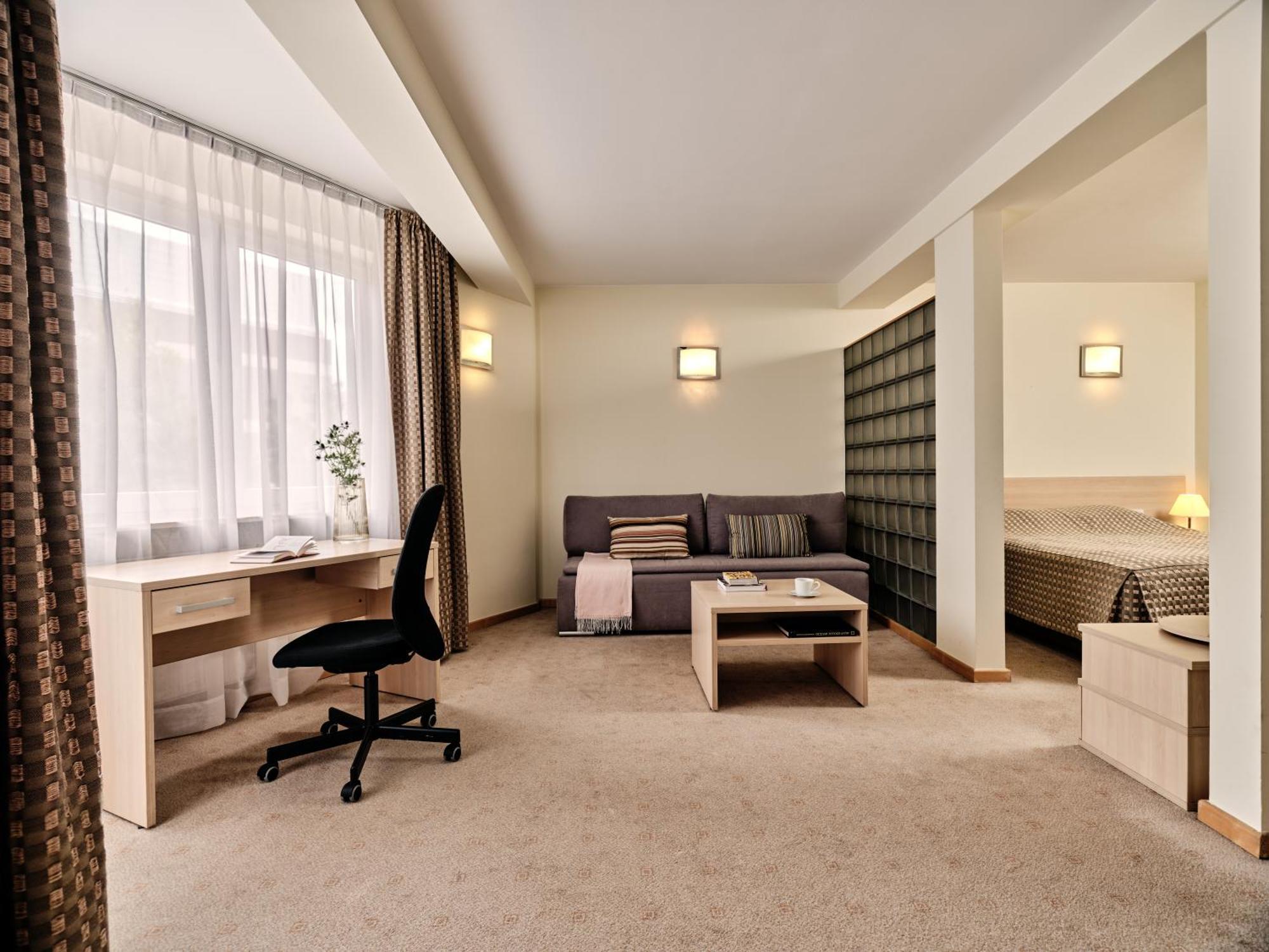 Apartamenty Media Park Warschau Buitenkant foto