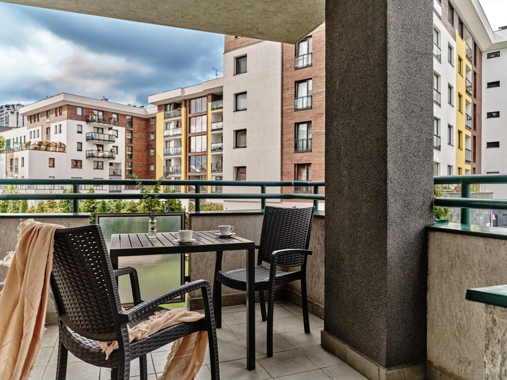 Apartamenty Media Park Warschau Buitenkant foto