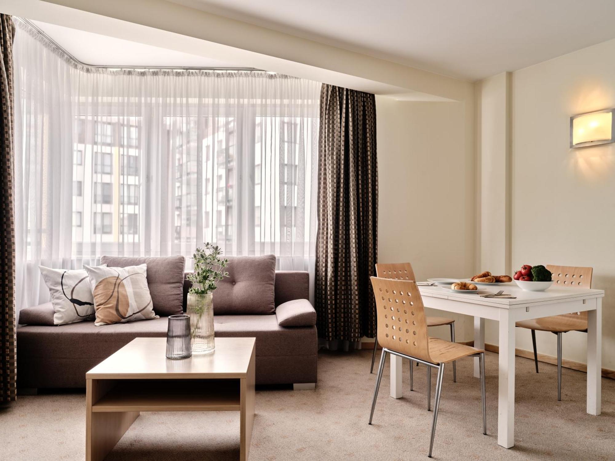 Apartamenty Media Park Warschau Buitenkant foto