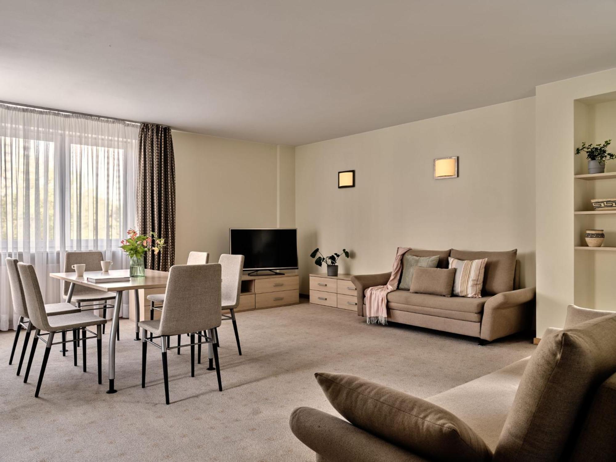 Apartamenty Media Park Warschau Buitenkant foto