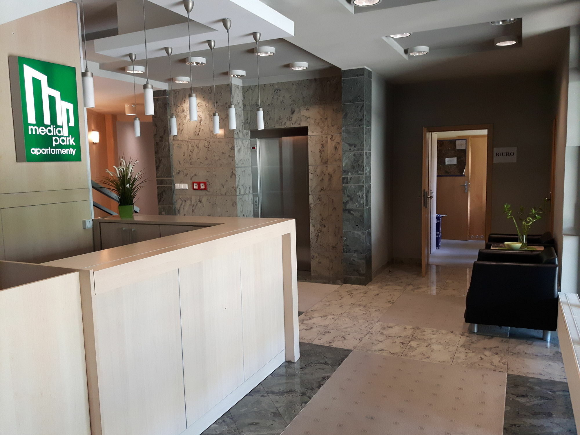 Apartamenty Media Park Warschau Buitenkant foto
